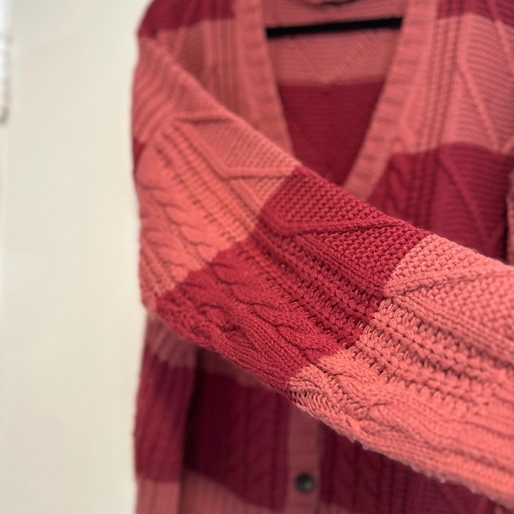 Torrid Sz: 2 Cable Knit Oversize Cardigan V-Neck Button Sweater Pink and Mauve. - Picture 9 of 10